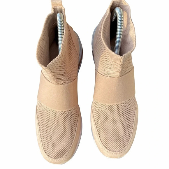 NWOT Mudd Soft Pink Hi-Top Slip On Sneaker Sz: 9 - Picture 3 of 6